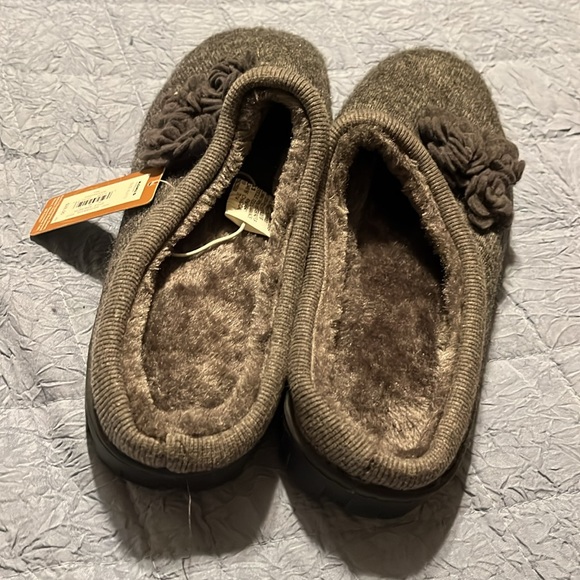 NWT Women’s Sonoma slippers gray size XL -11 charcoal faux fur line rubber sole - Picture 6 of 8